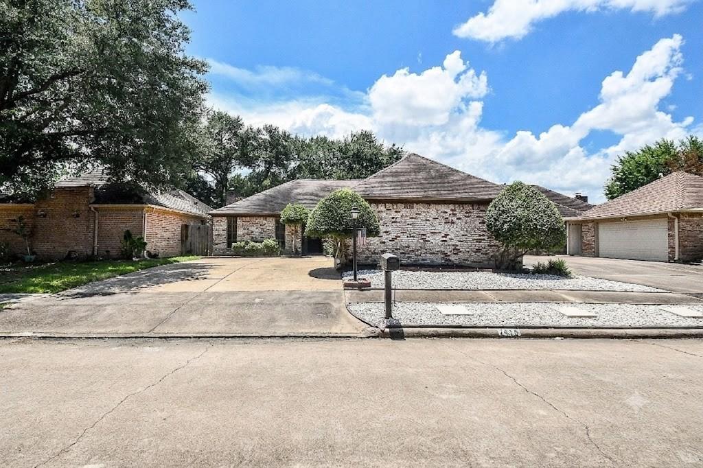 7815 Hummingbird Street — photo