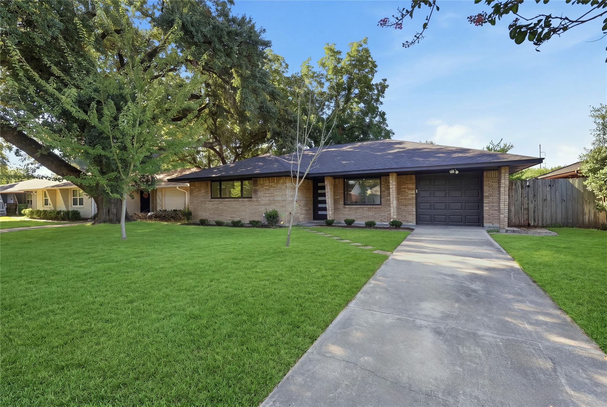 4709 Nina Lee Lane — photo