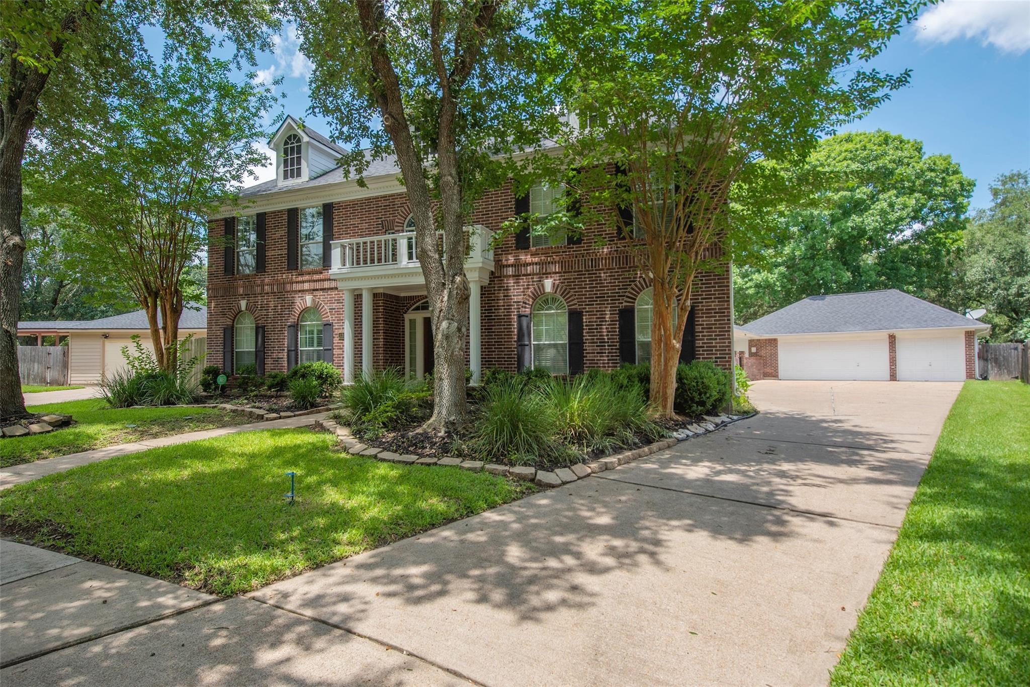 1303 Red Oak Court — photo