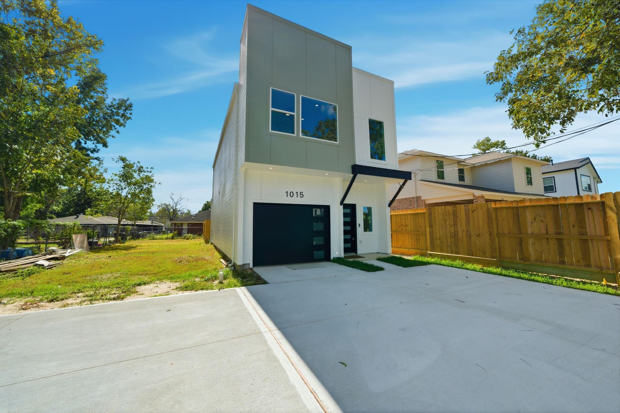 1013 Ellington Street — photo