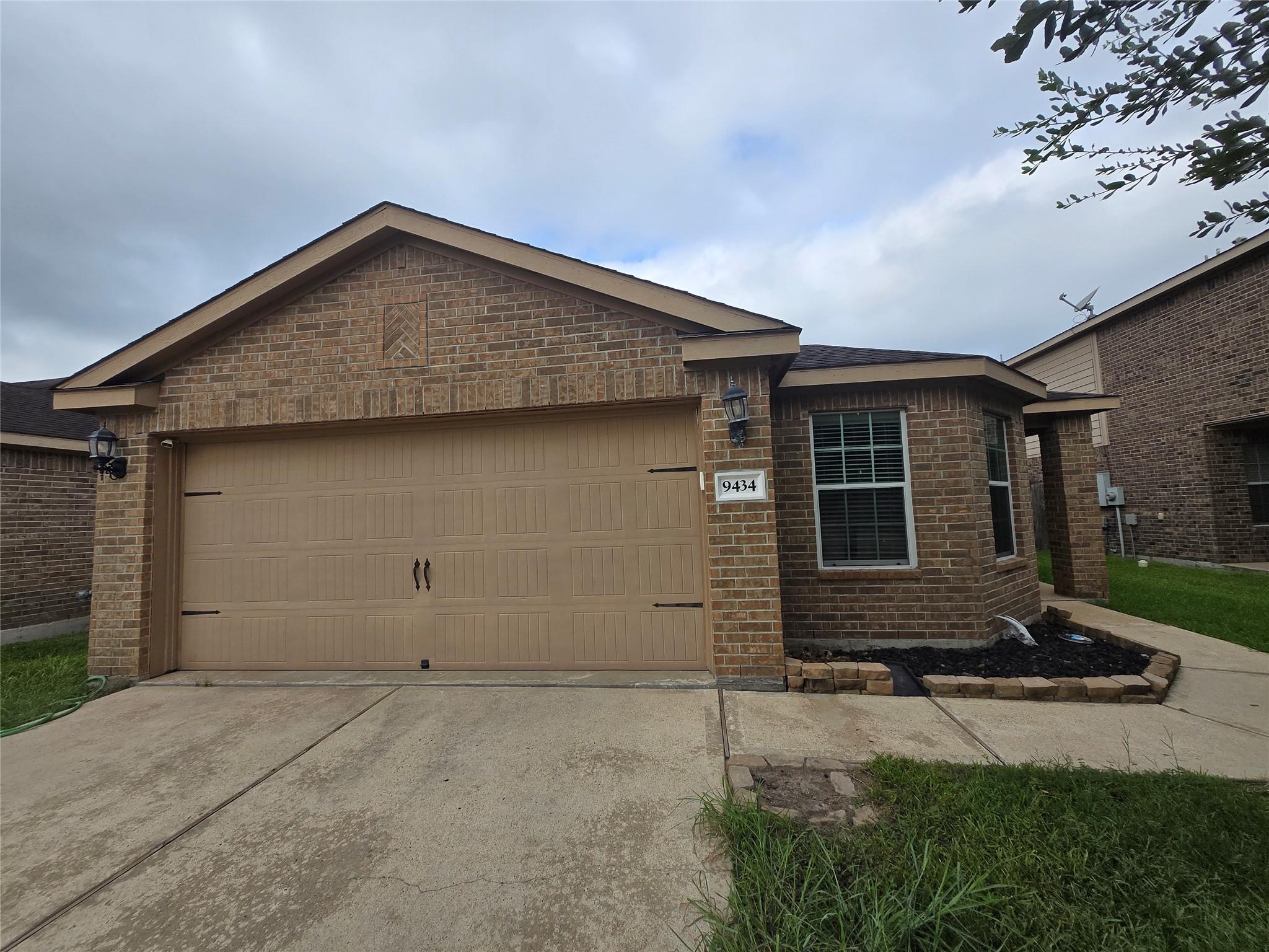 9434 Sapphire Creek Lane — photo
