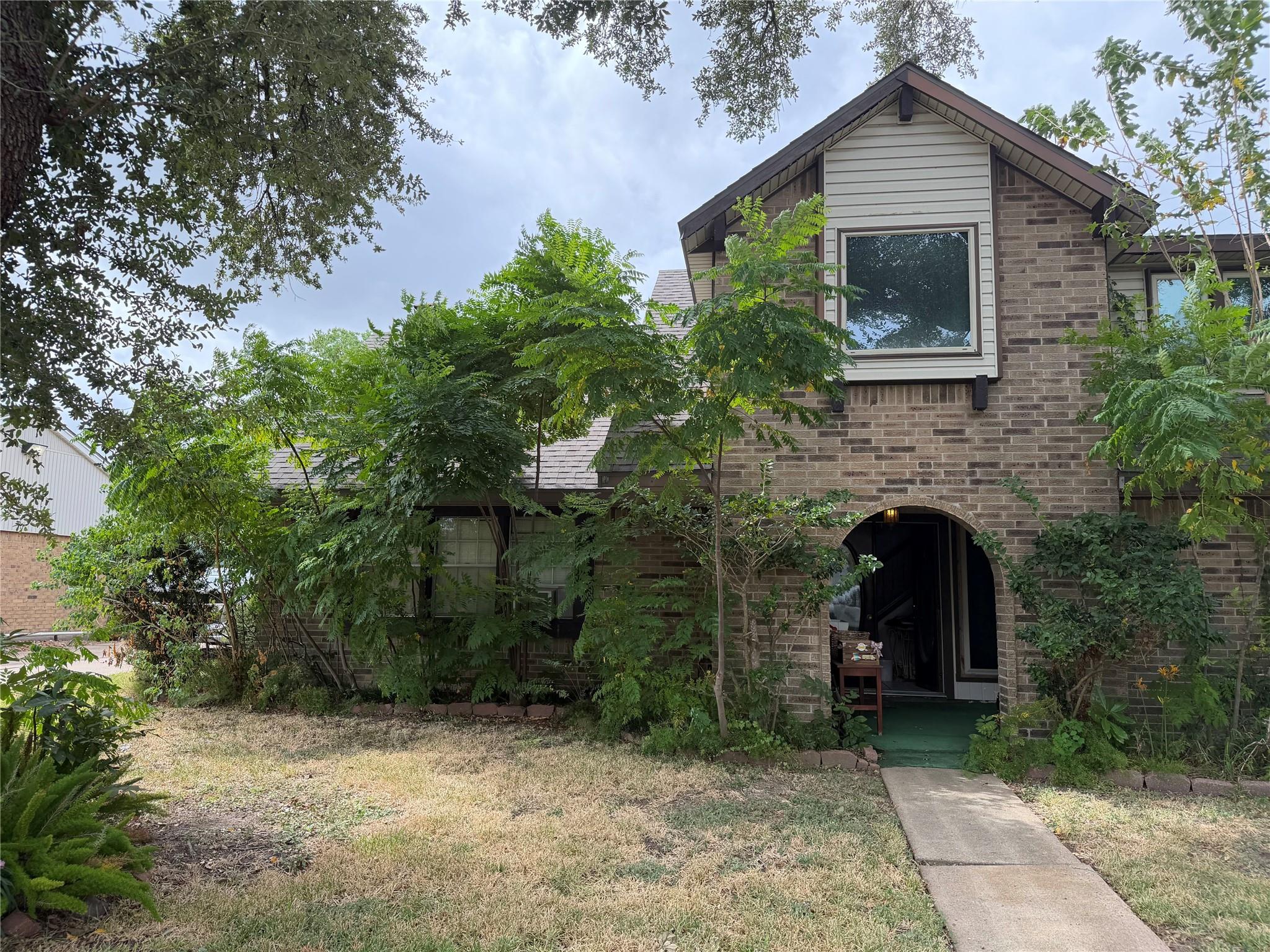 1706 Meadow Lark Street — photo