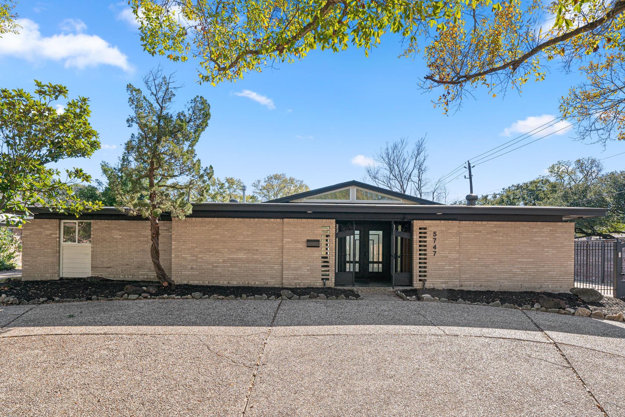 5747 Jackwood Street — photo