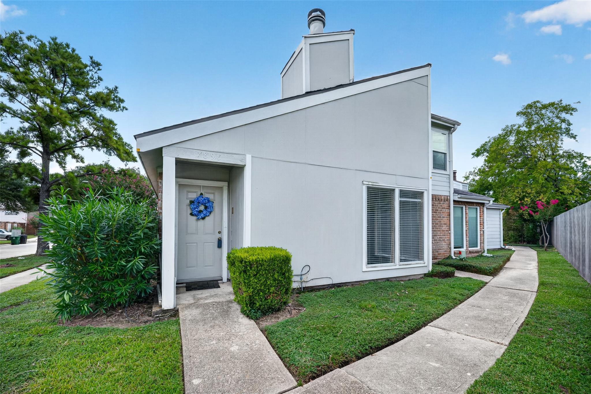7895 Green Lawn Drive #7895 — photo
