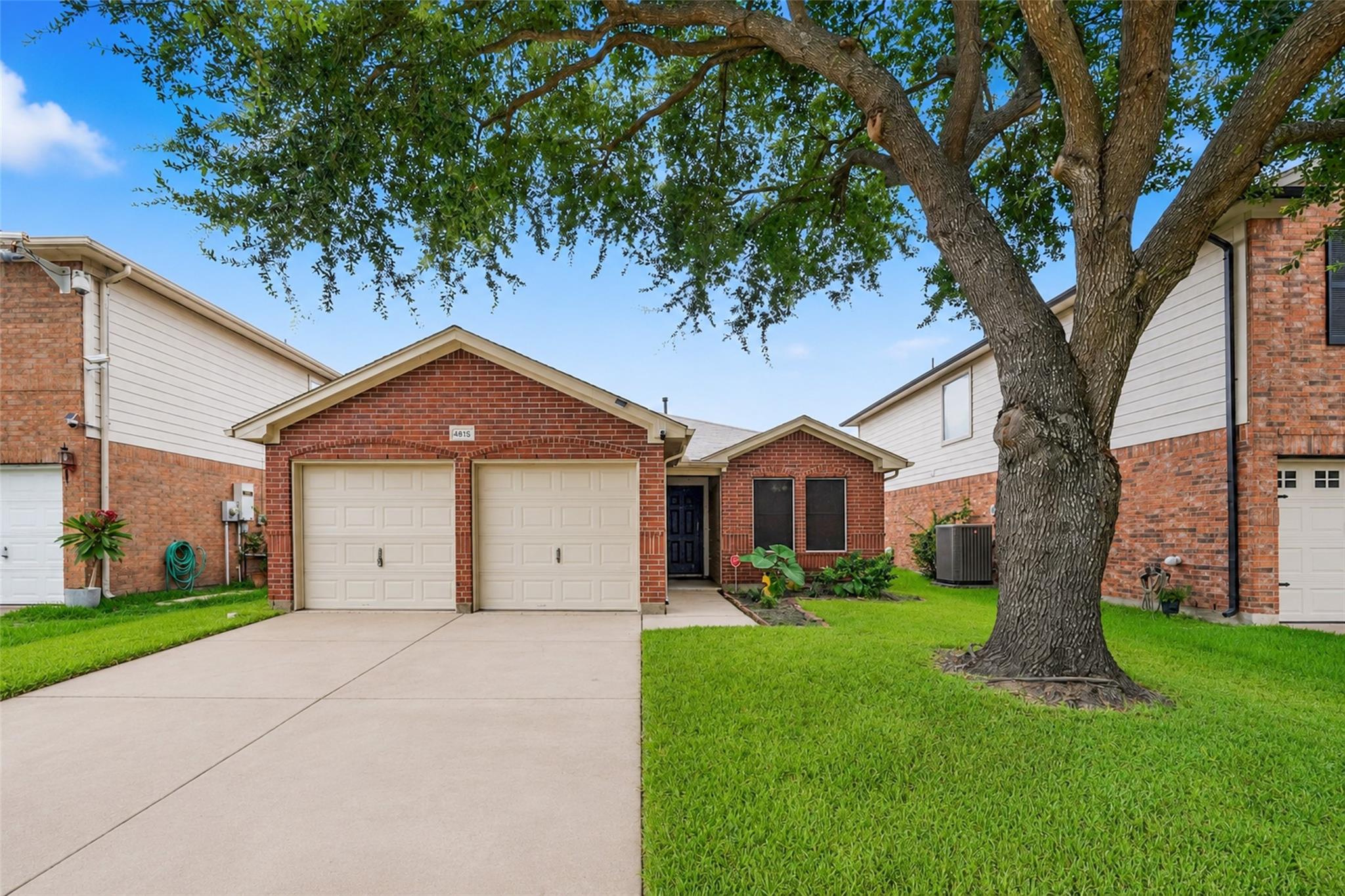 4815 Cliffpoint Court — photo