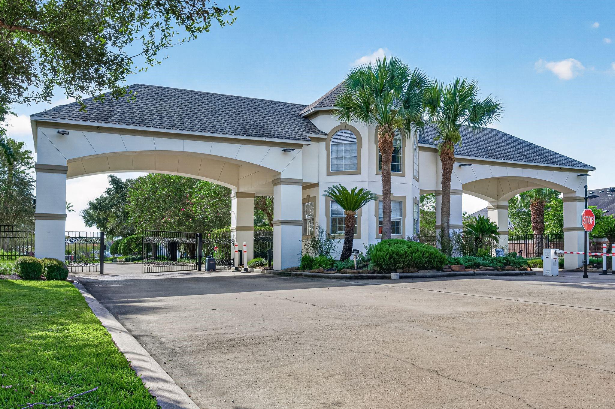 2227 Vinemead Court — photo