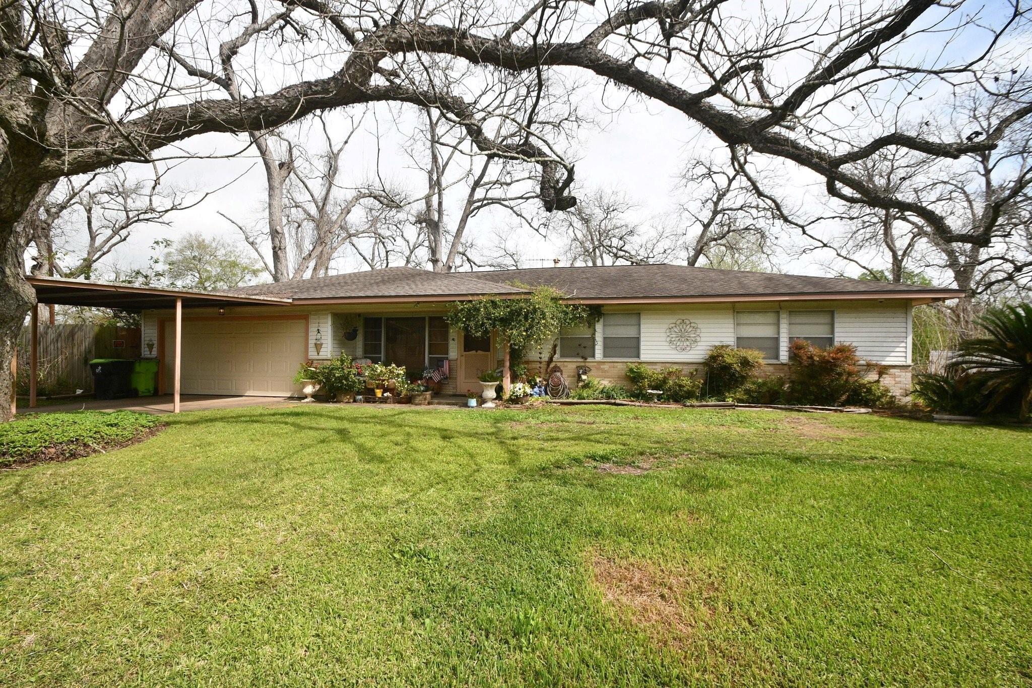607 Riveredge Drive — photo