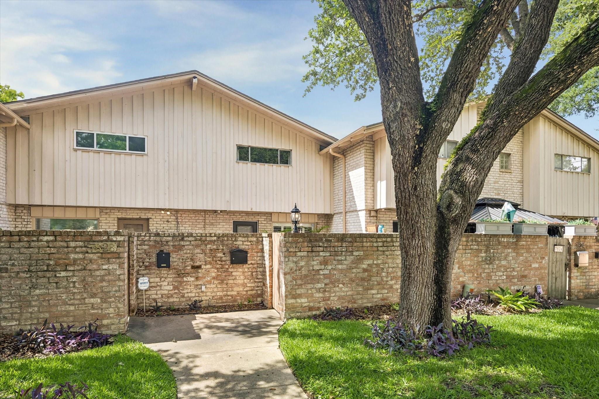7826 Woodway Drive #7826 — photo