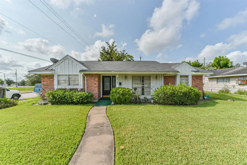 4903 Heatherbloom Drive — photo