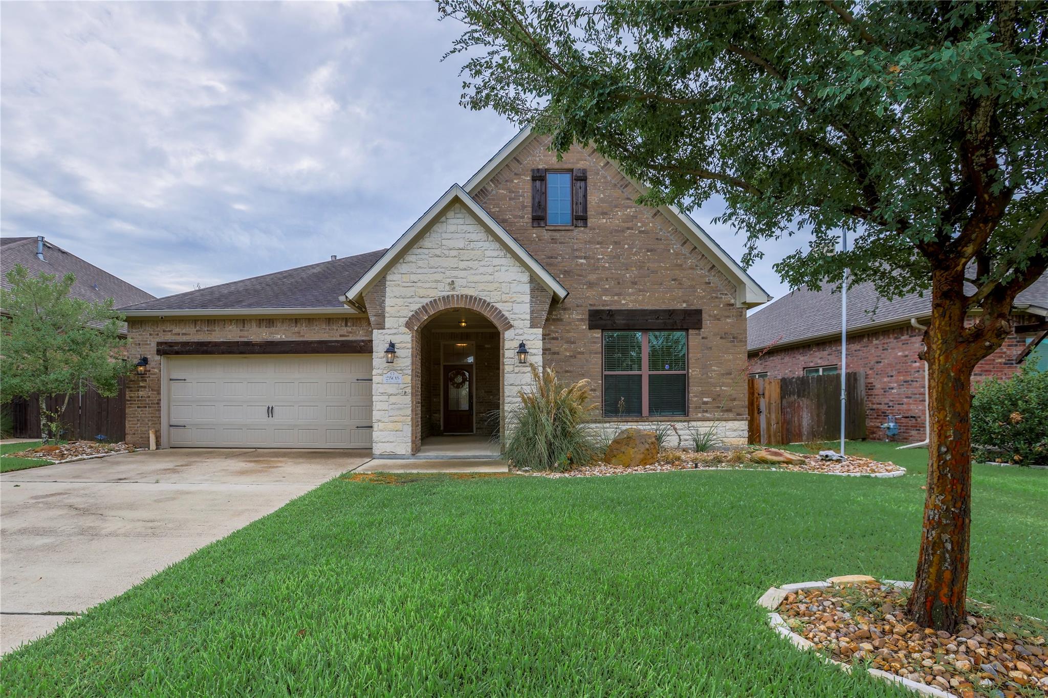 2505 Hailes Lane — photo