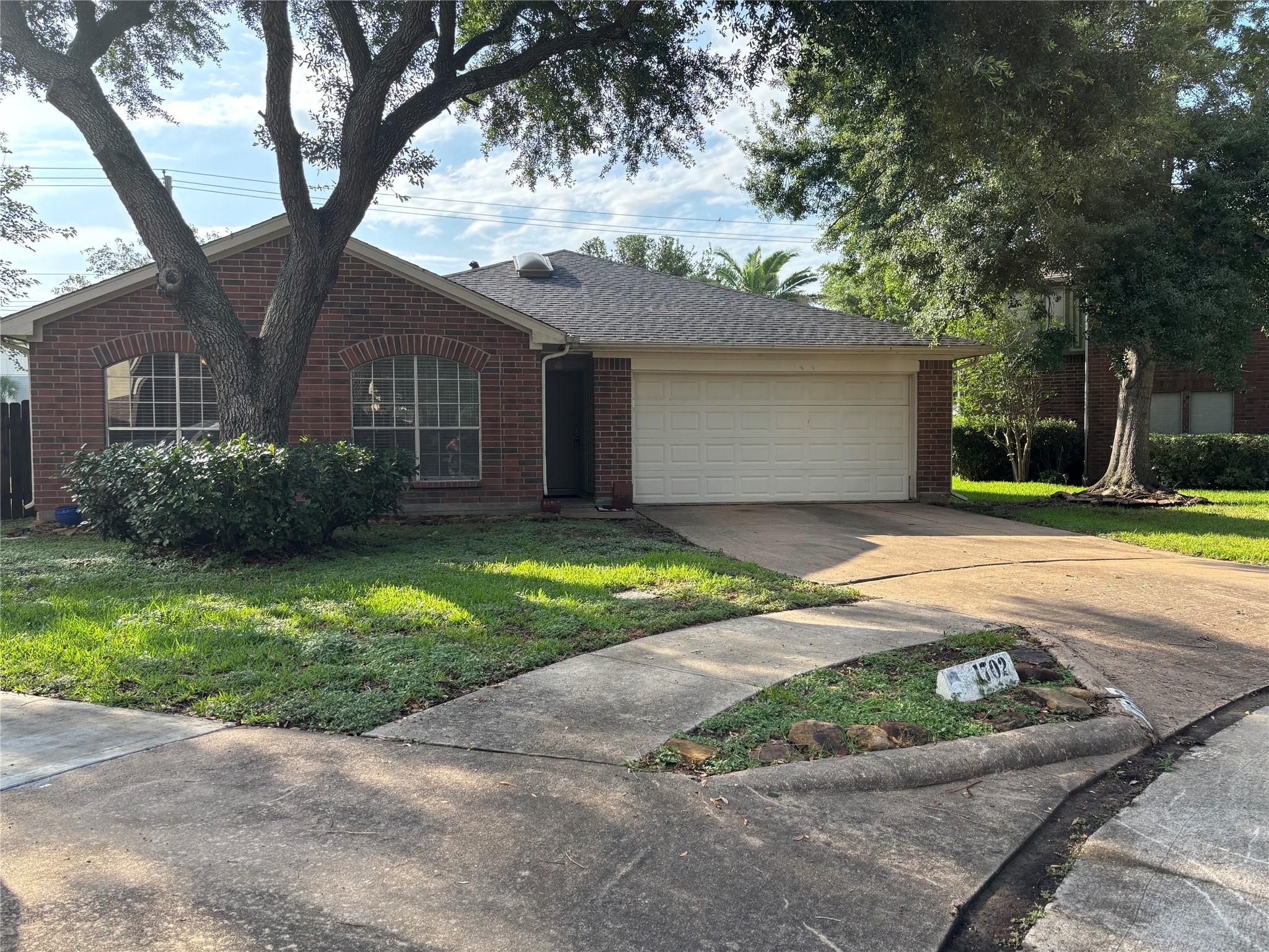 1702 Oak Ridge Drive — photo
