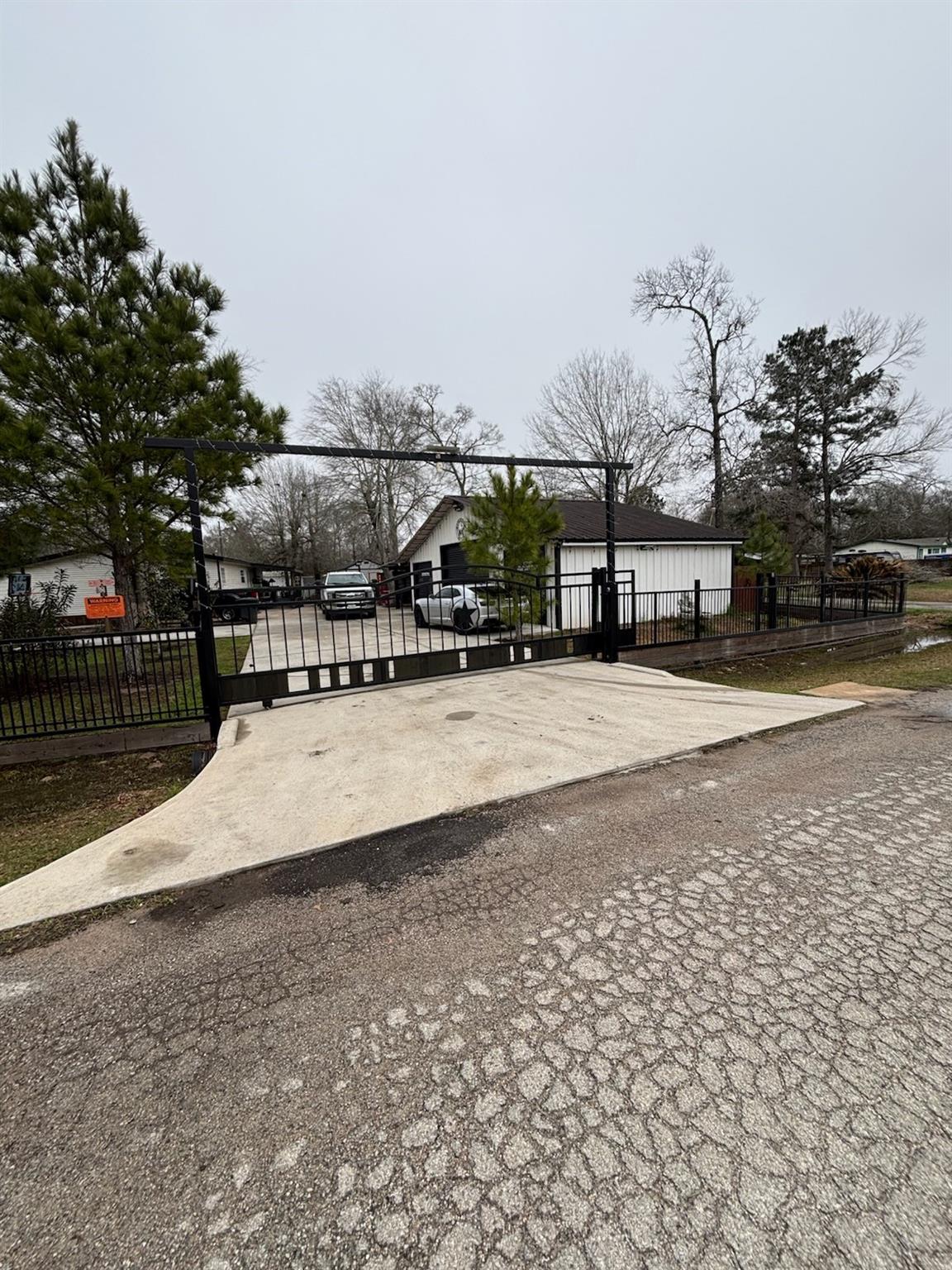 21601 CR 3747 — photo