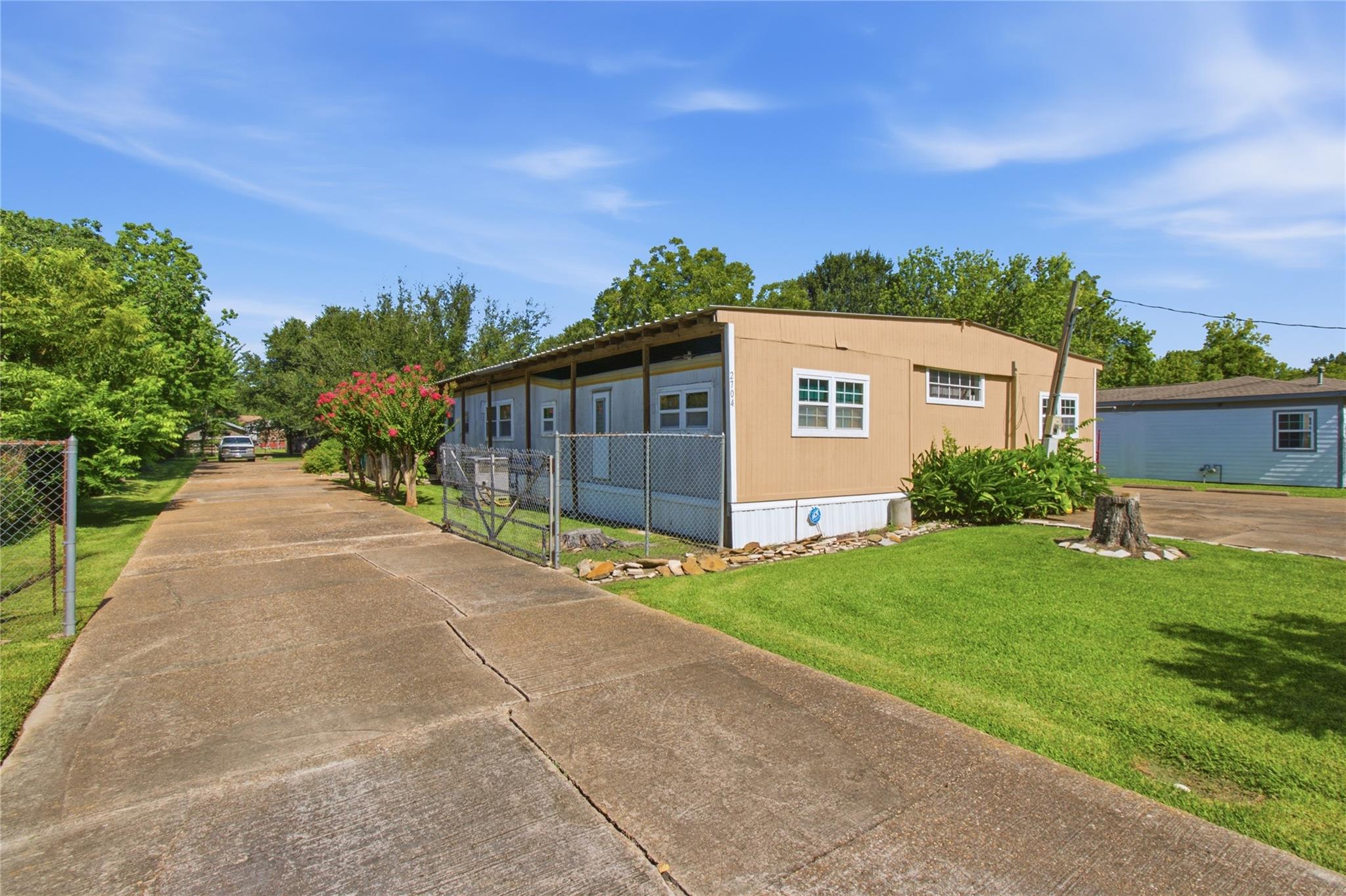 2704 Sinclair Street — photo