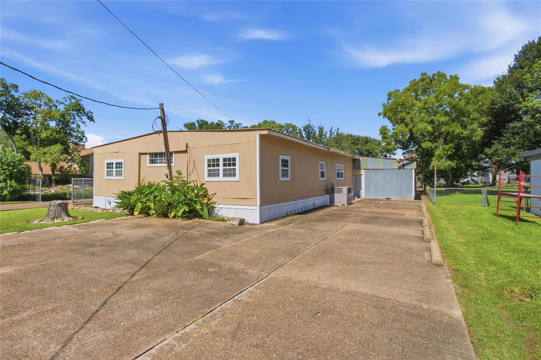 2704 Sinclair Street, Pasadena, TX 77503 — photo 2