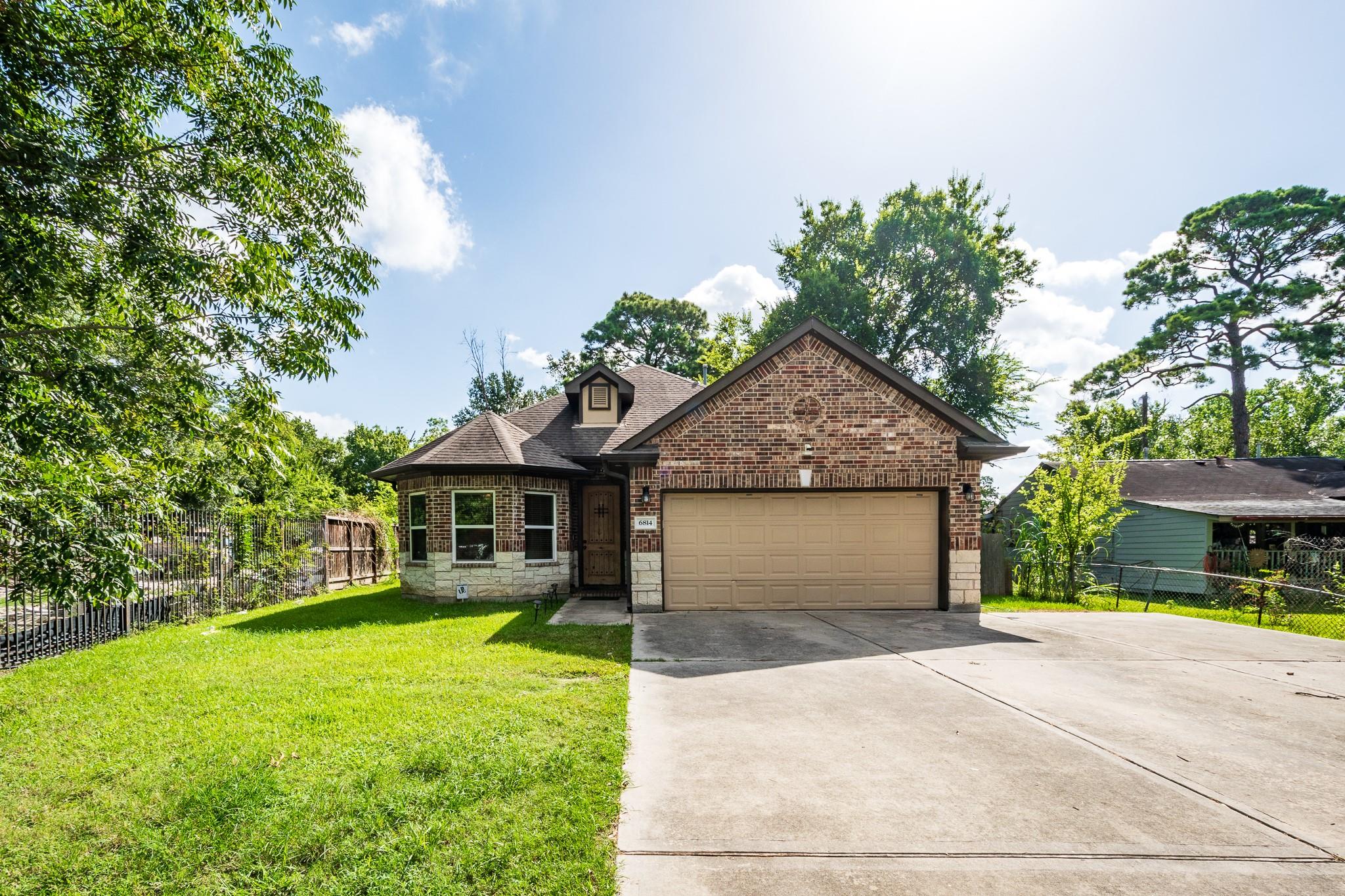 6814 Carver Road — photo