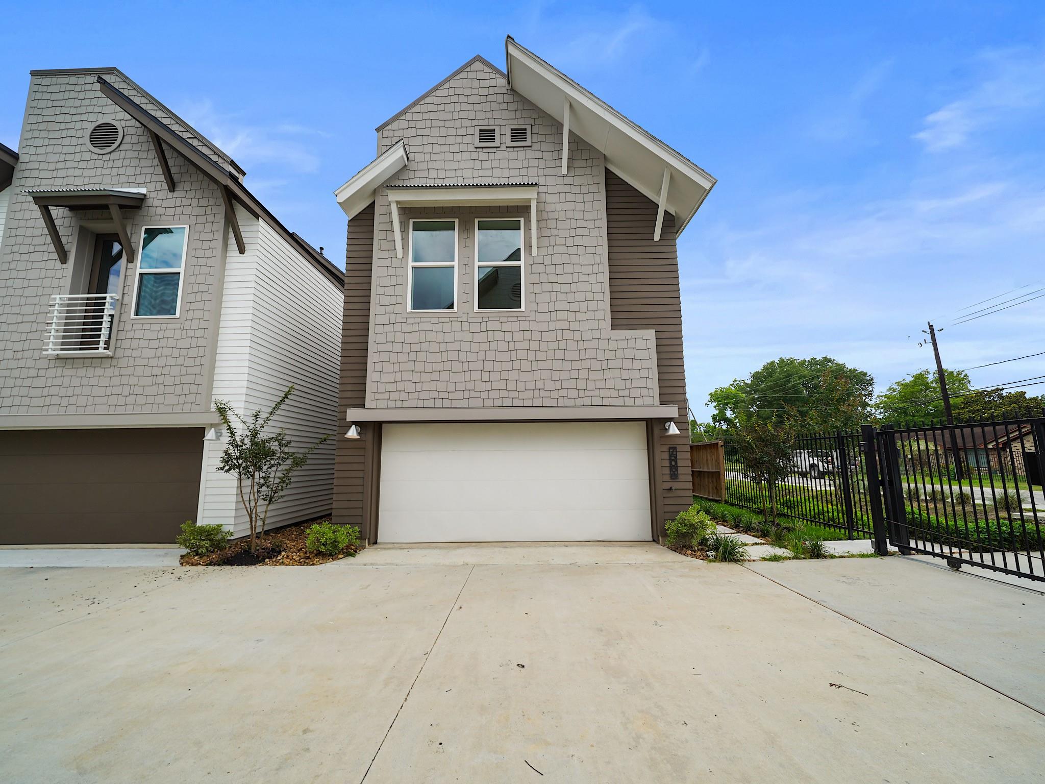 7504 Carver Road #B — photo
