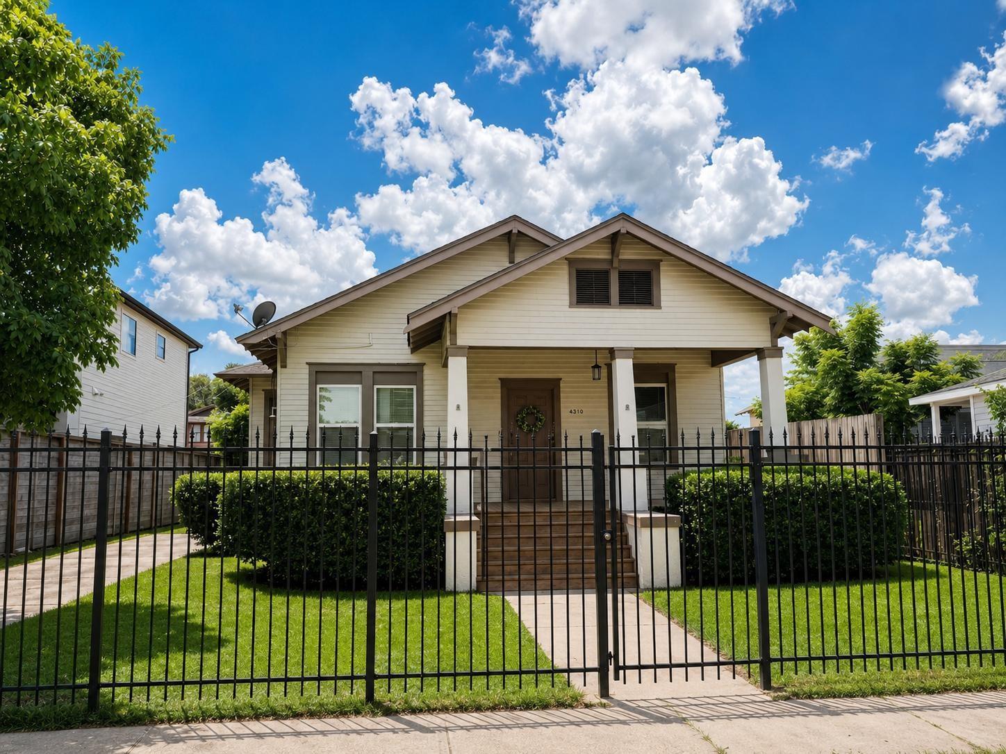 4310 Stanford Street — photo