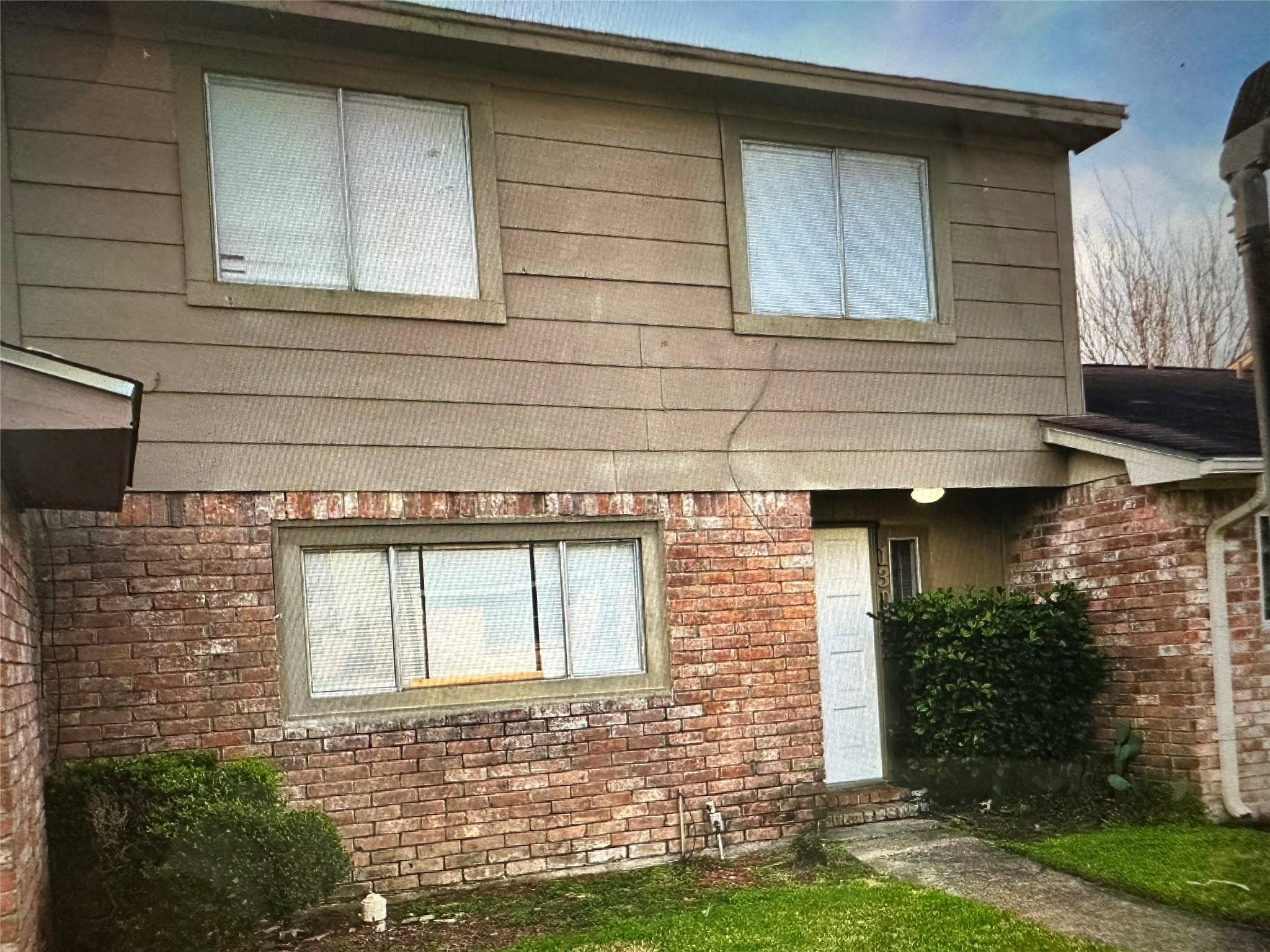 13052 Clarewood — photo