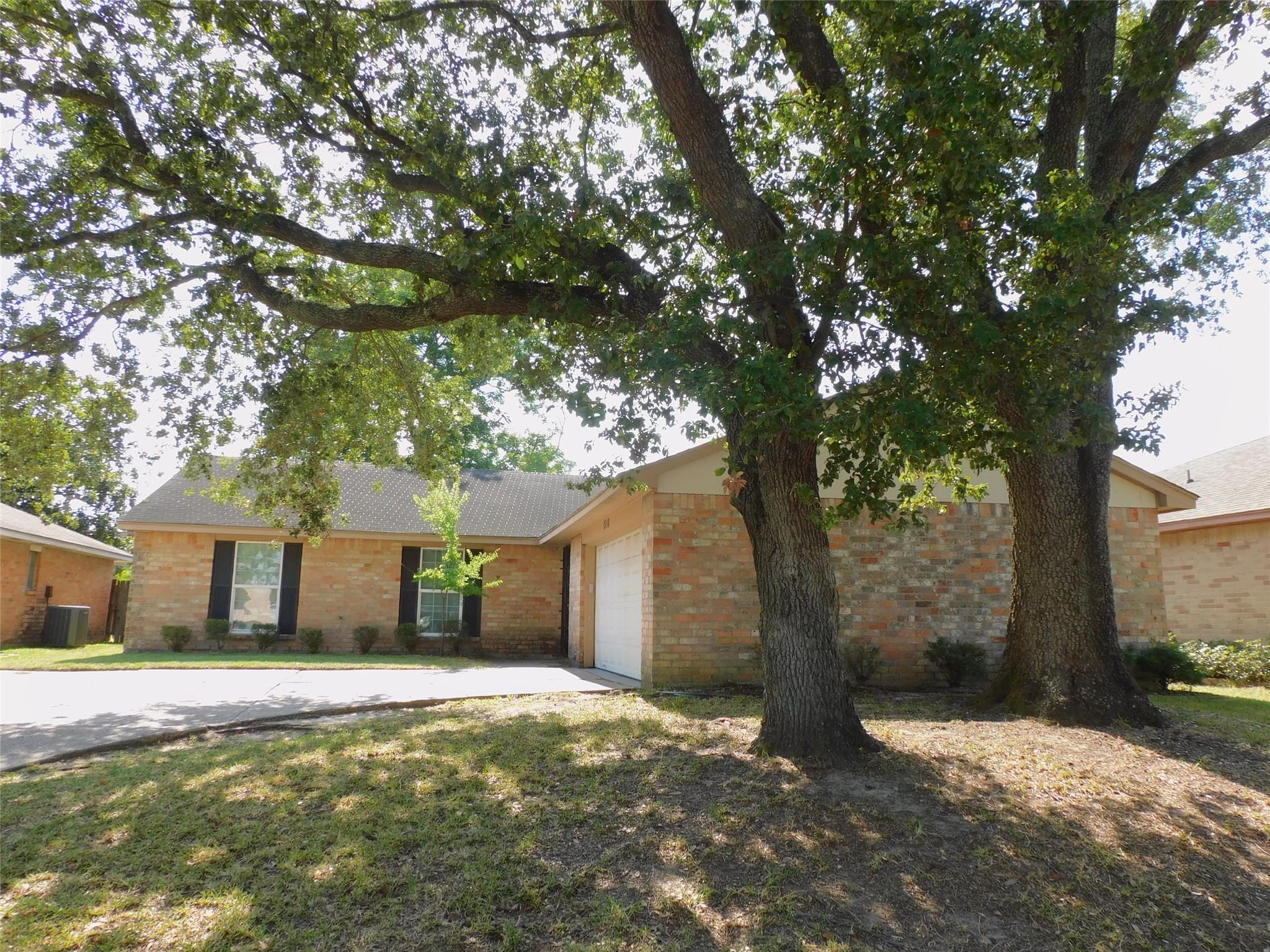 1338 Leadenhall Circle — photo