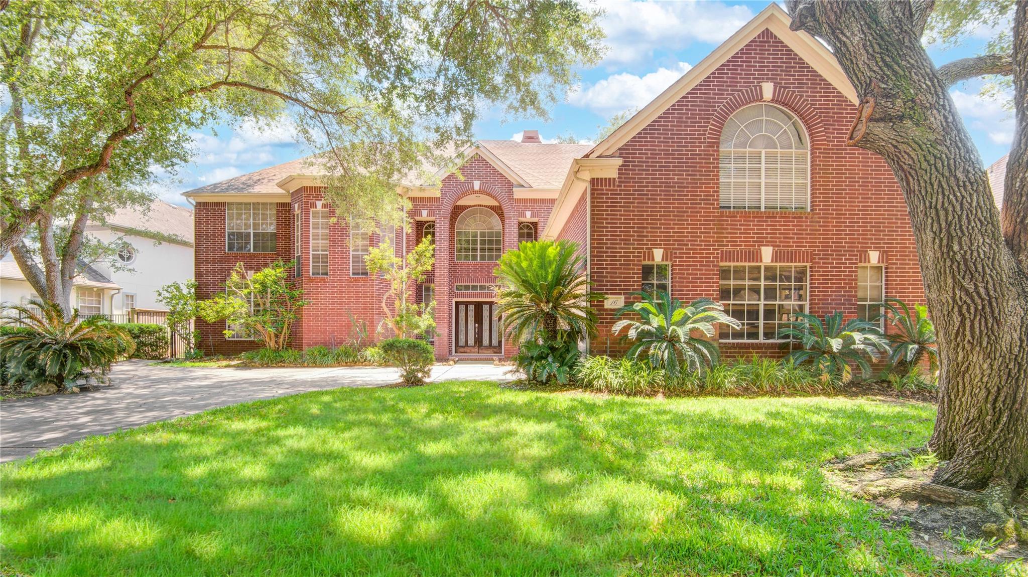 16 Treverstone Court — photo