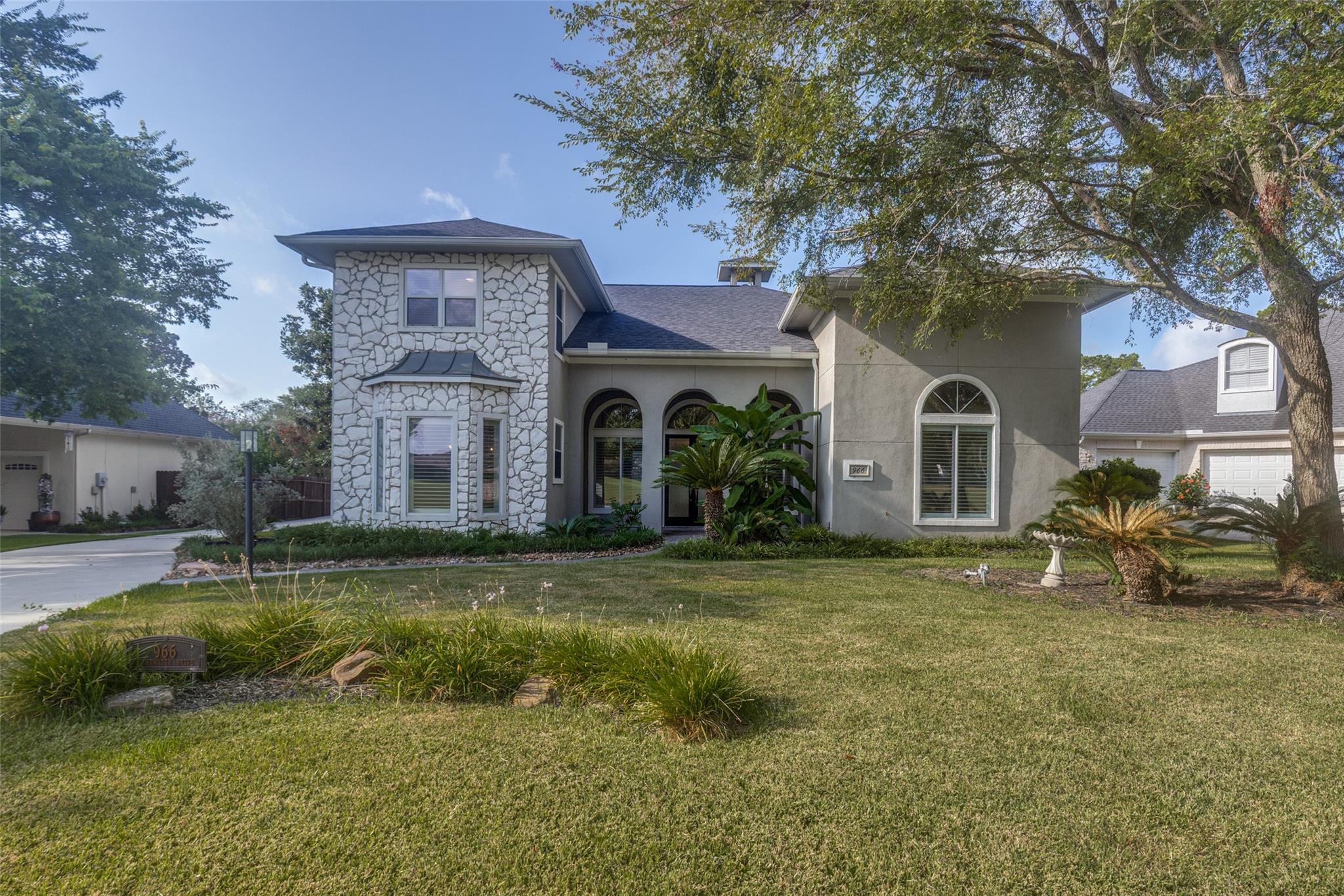 966 Bentwater Drive — photo