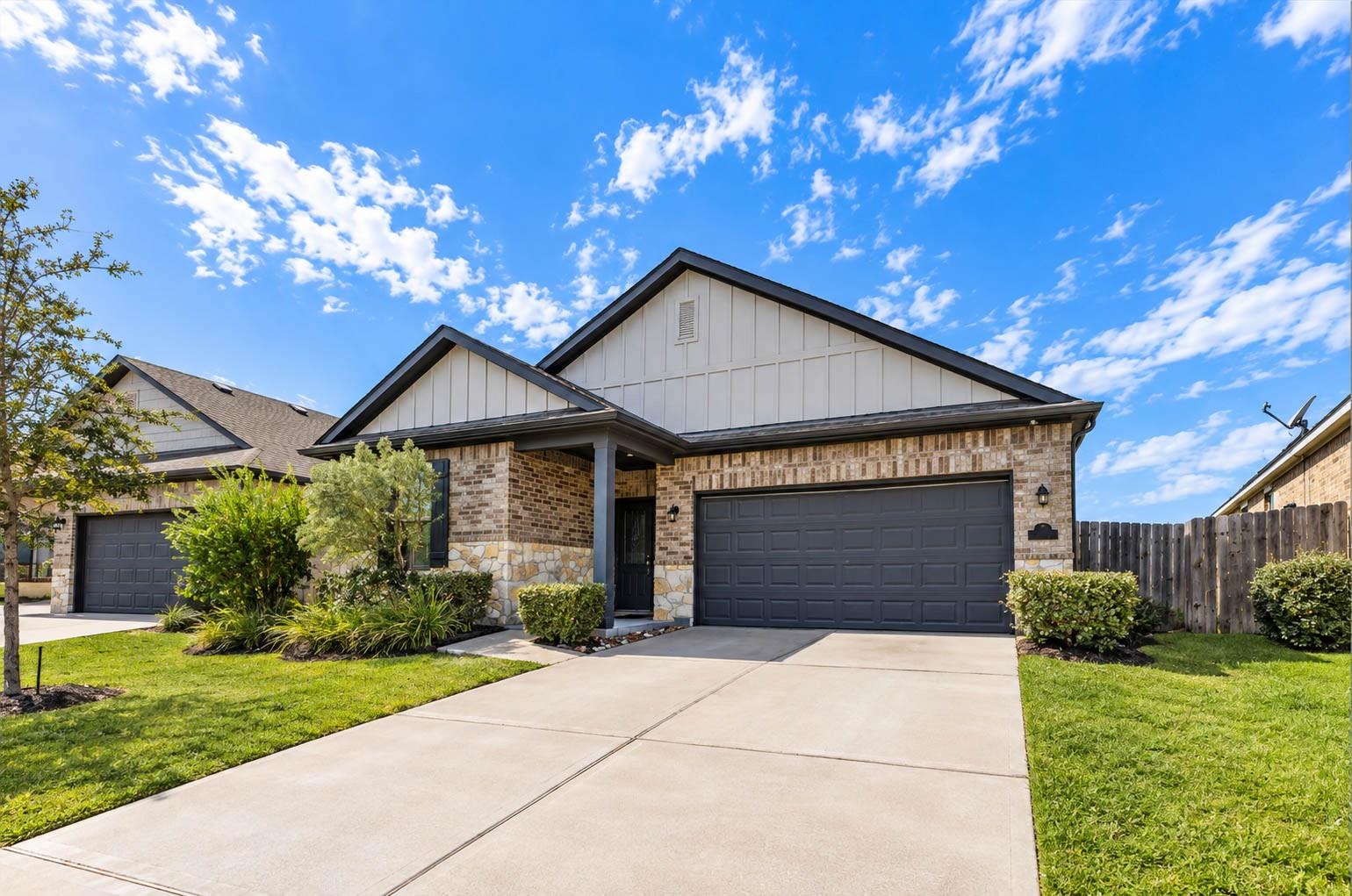 5711 Aurora Greens Lane — photo