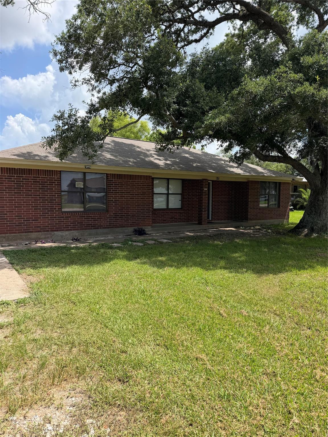 151 Country Oaks Street — photo