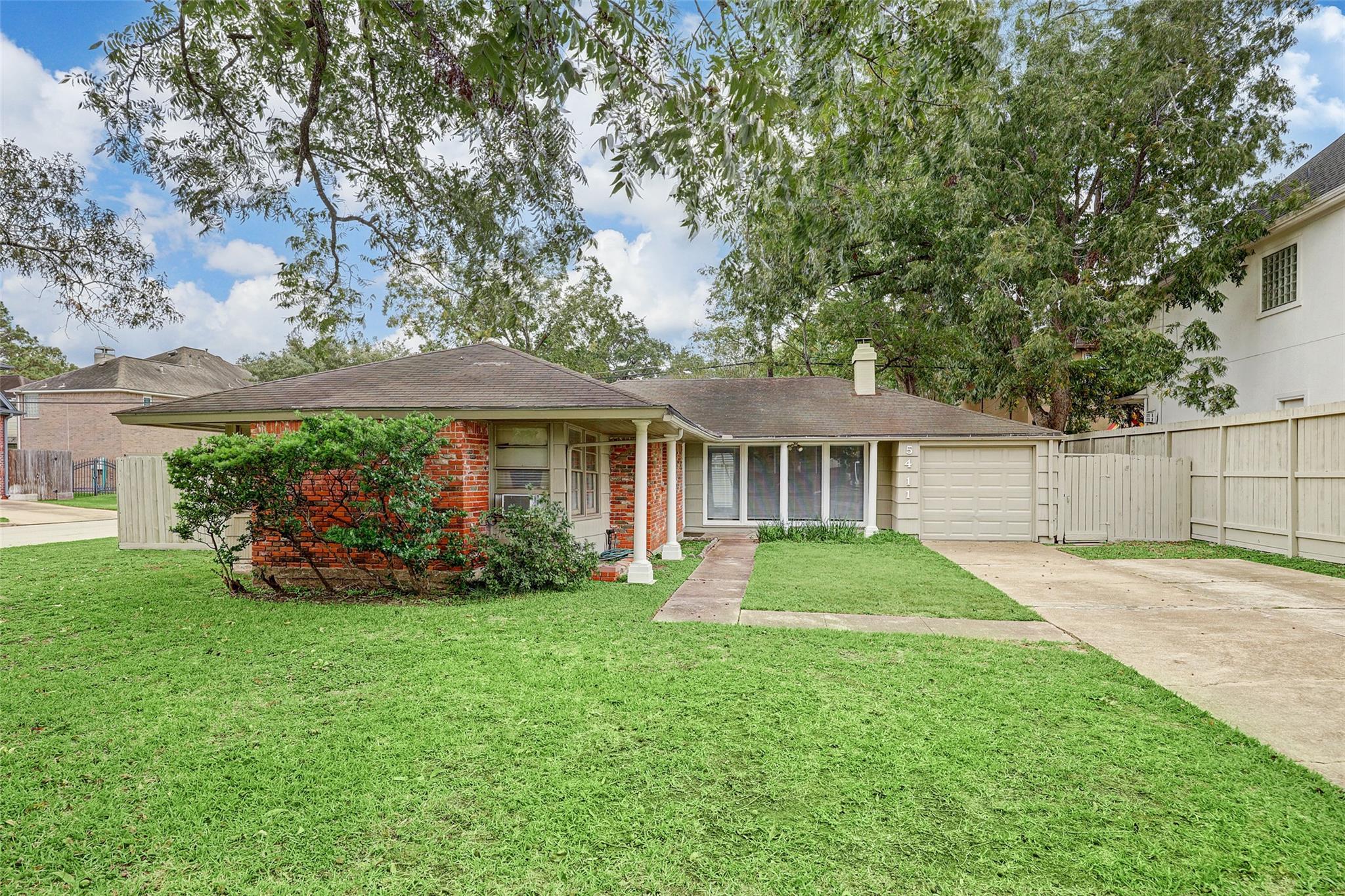 5411 Evergreen Street — photo