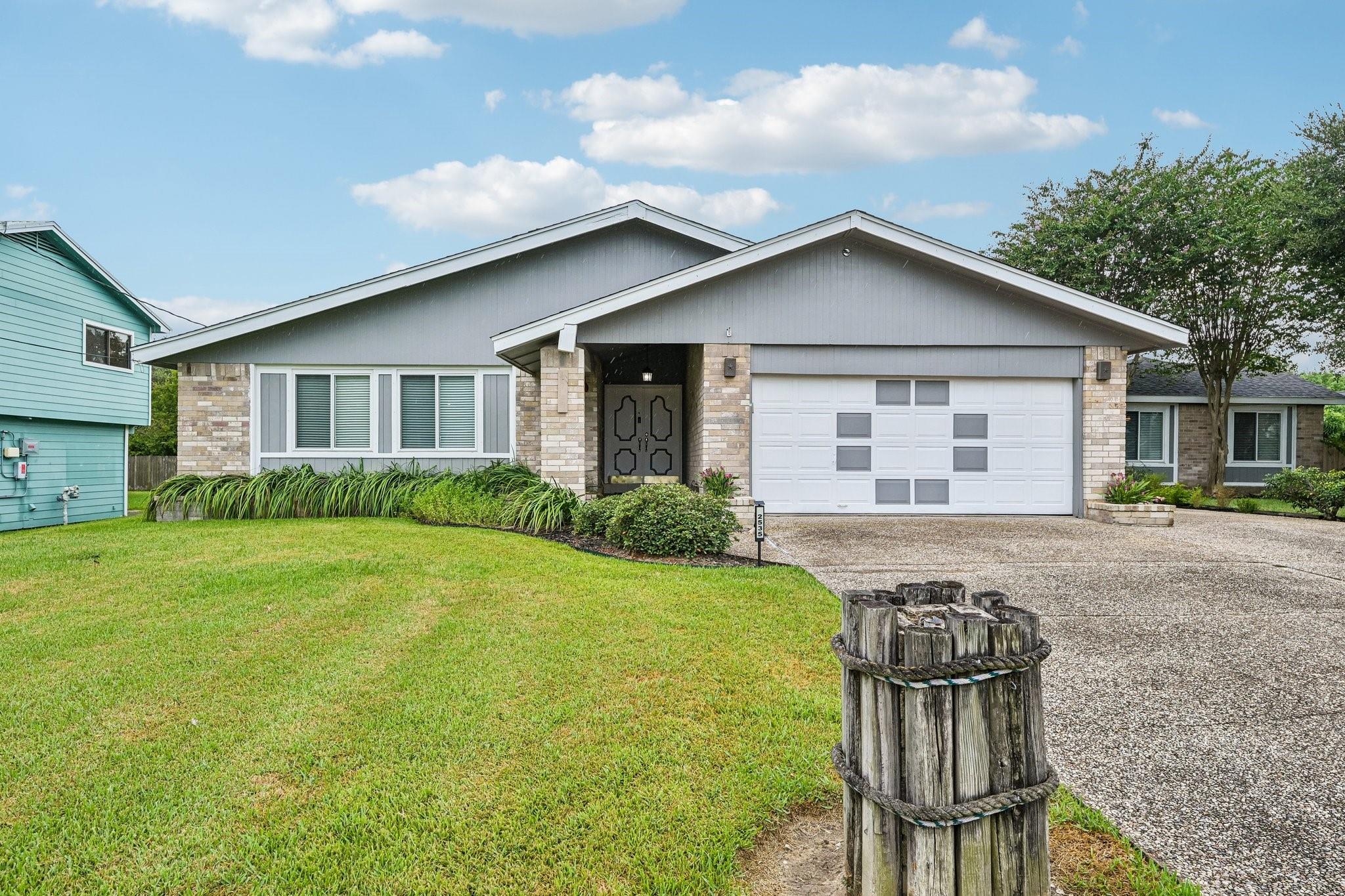 2535 Cliff Drive — photo