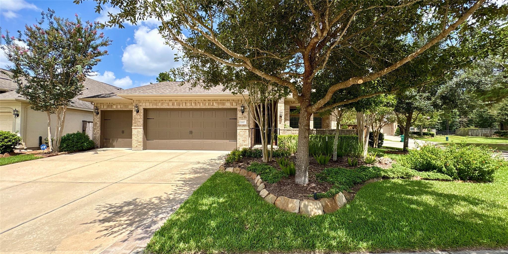 217 Southern Iris Court — photo