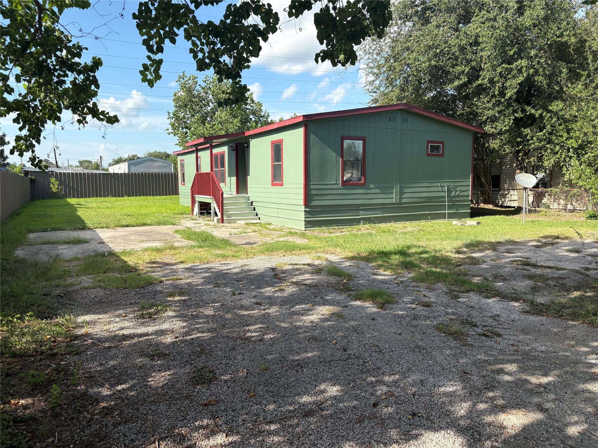 16211 N Shore Drive — photo
