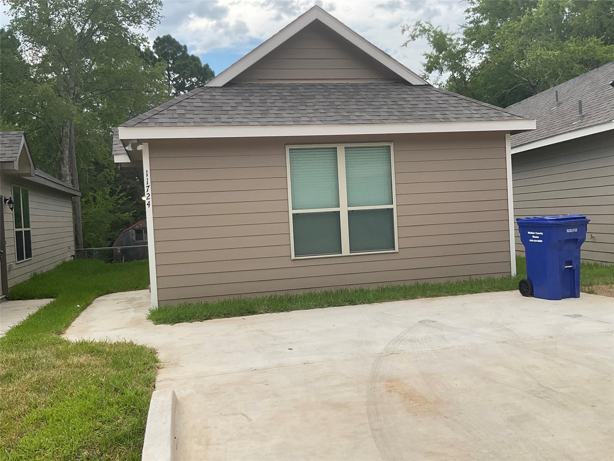 11724 White Cedar Street — photo