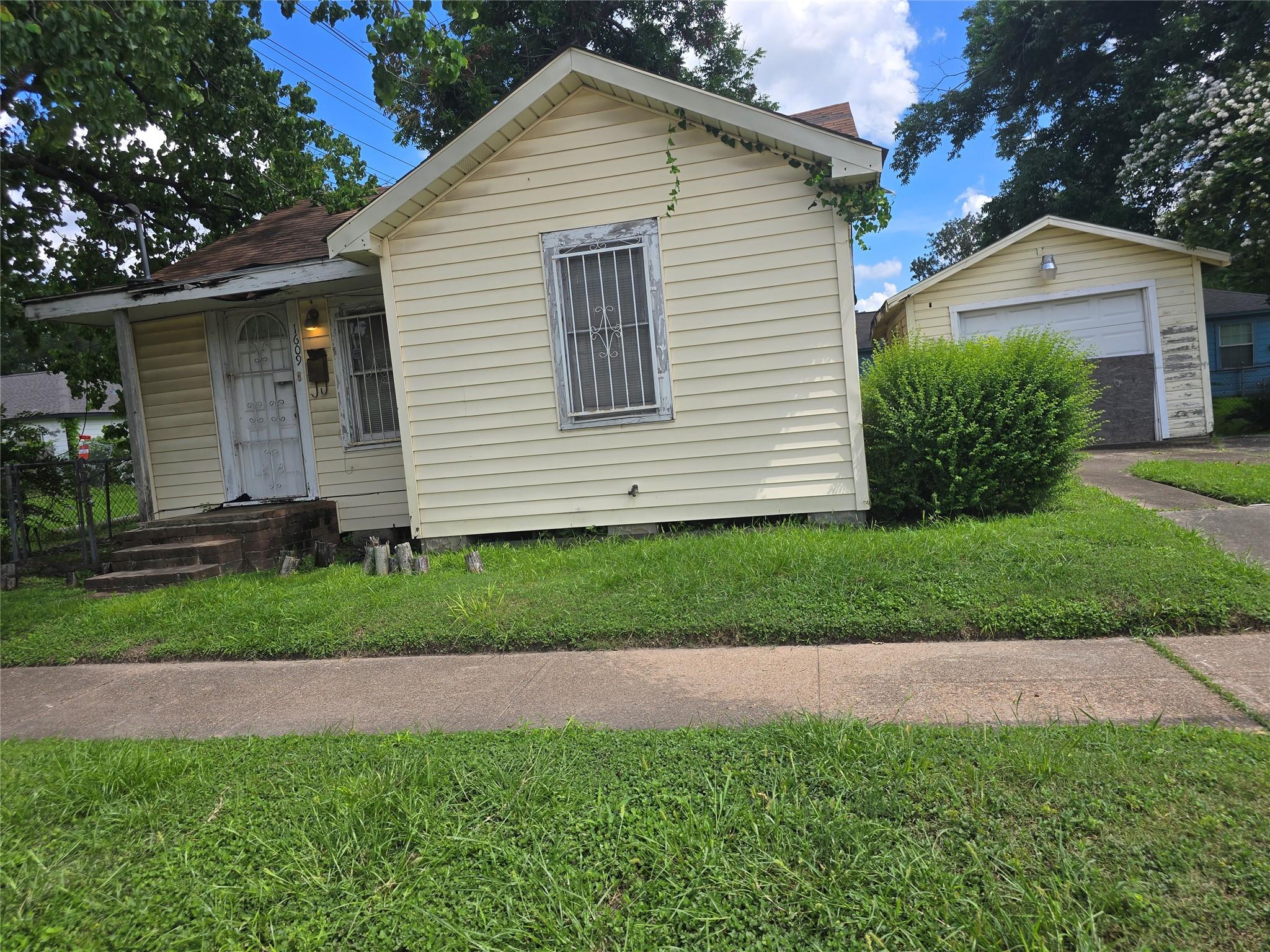 1609 Cavalcade Street — photo