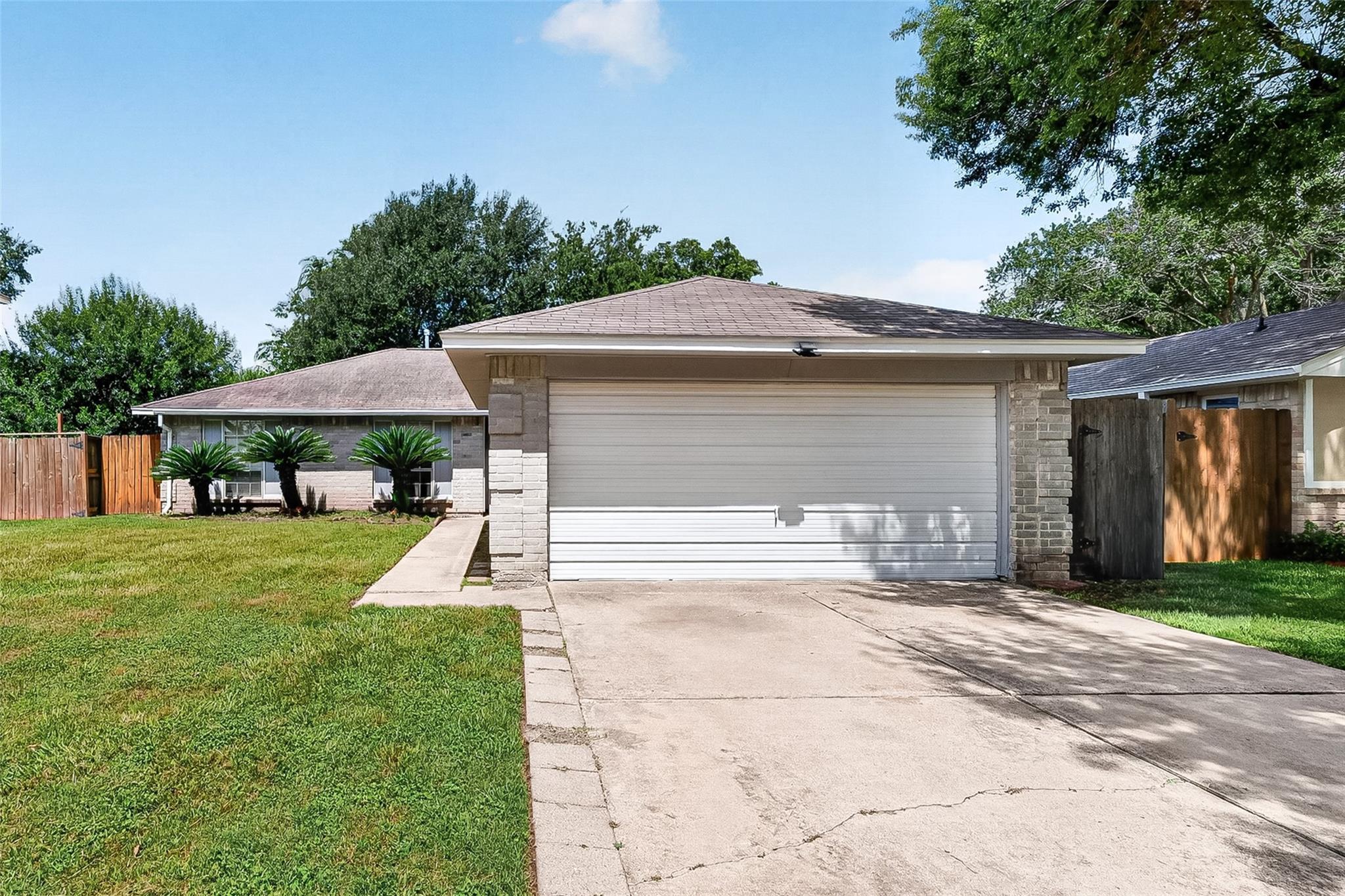 1811 Crosscoach Lane — photo