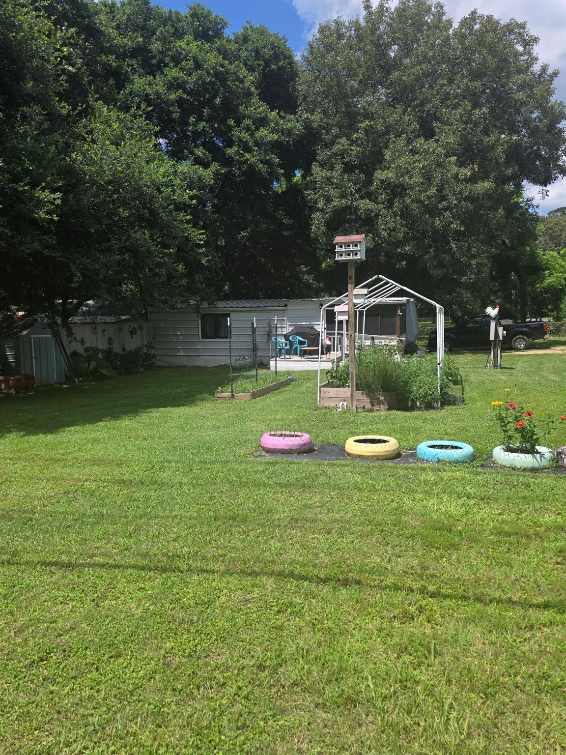 11 Pine Road W — photo