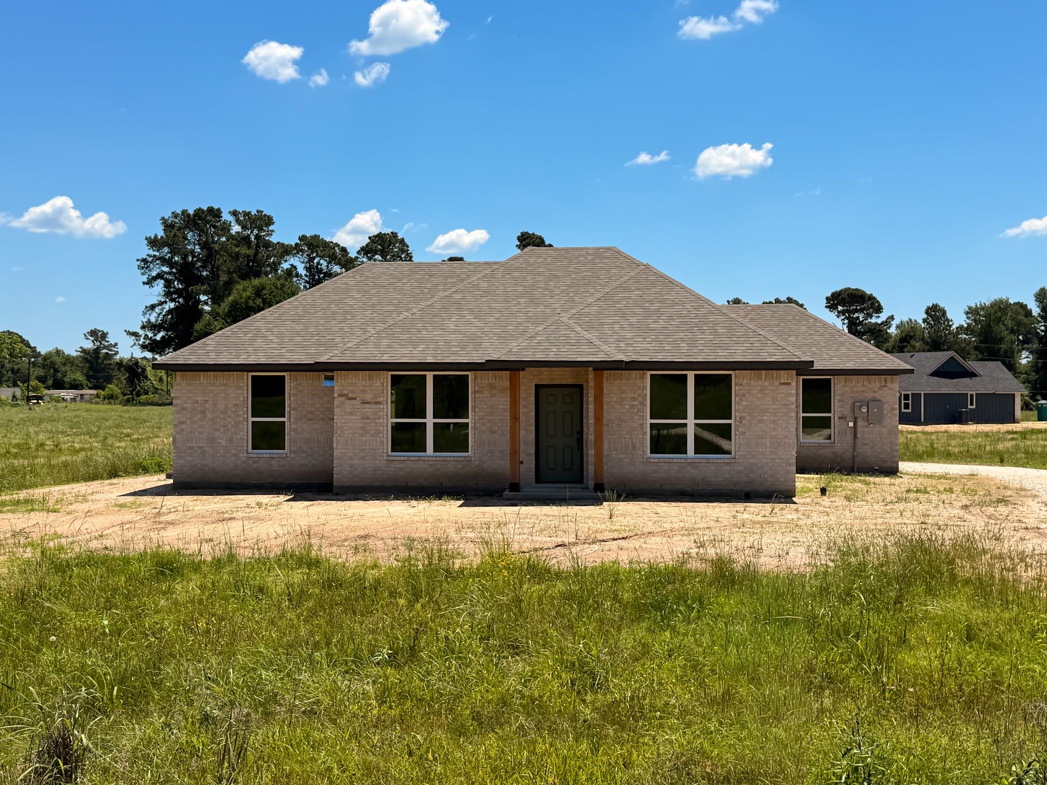 555 Pineview Circle — photo