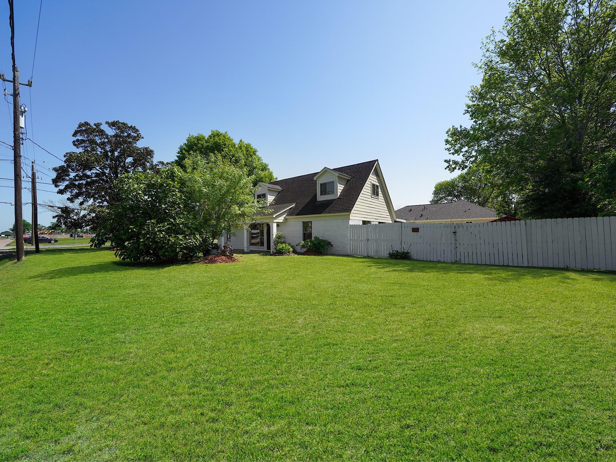 2503 Pansy Street — photo
