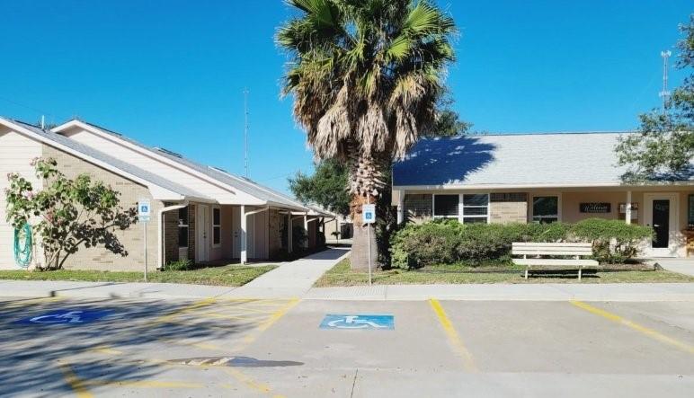 602 W Commons Street, Refugio, TX 78377 — photo 2