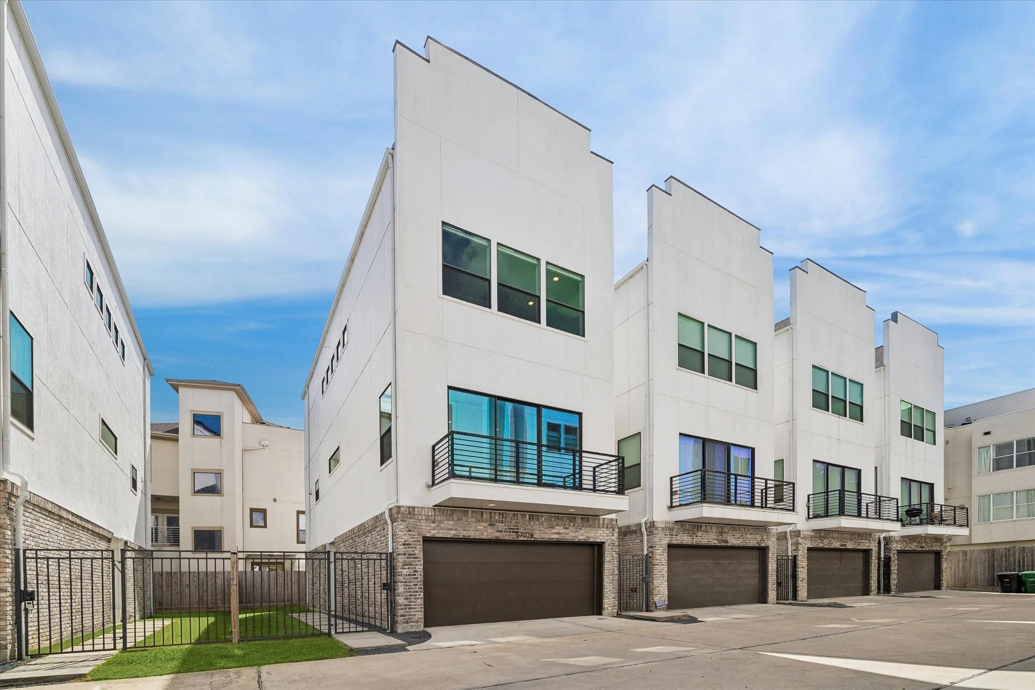 5707 Larkin Street #B — photo