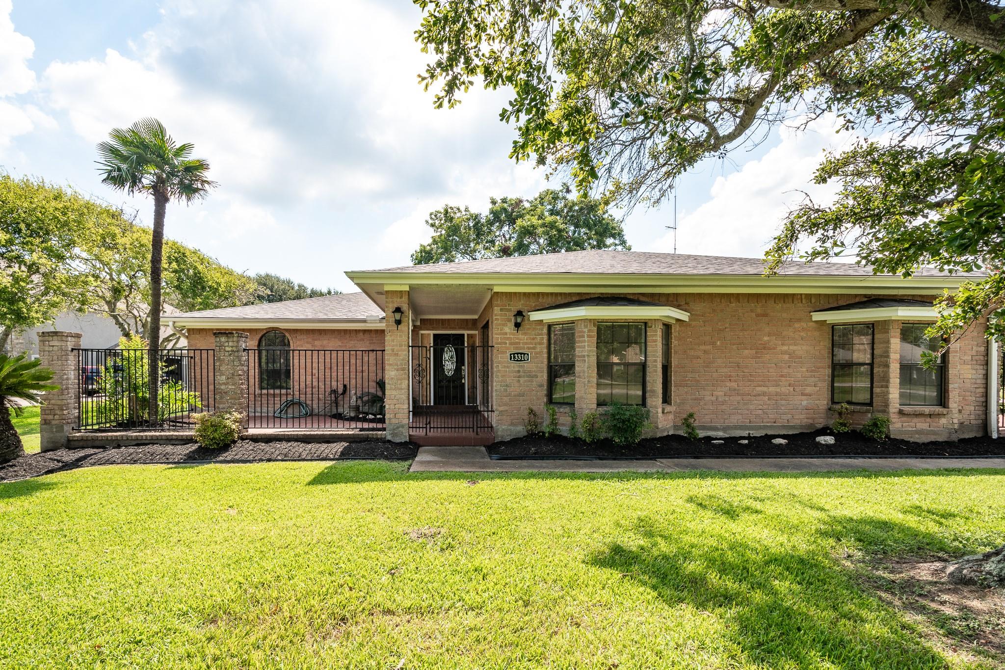 13310 Bay Place — photo