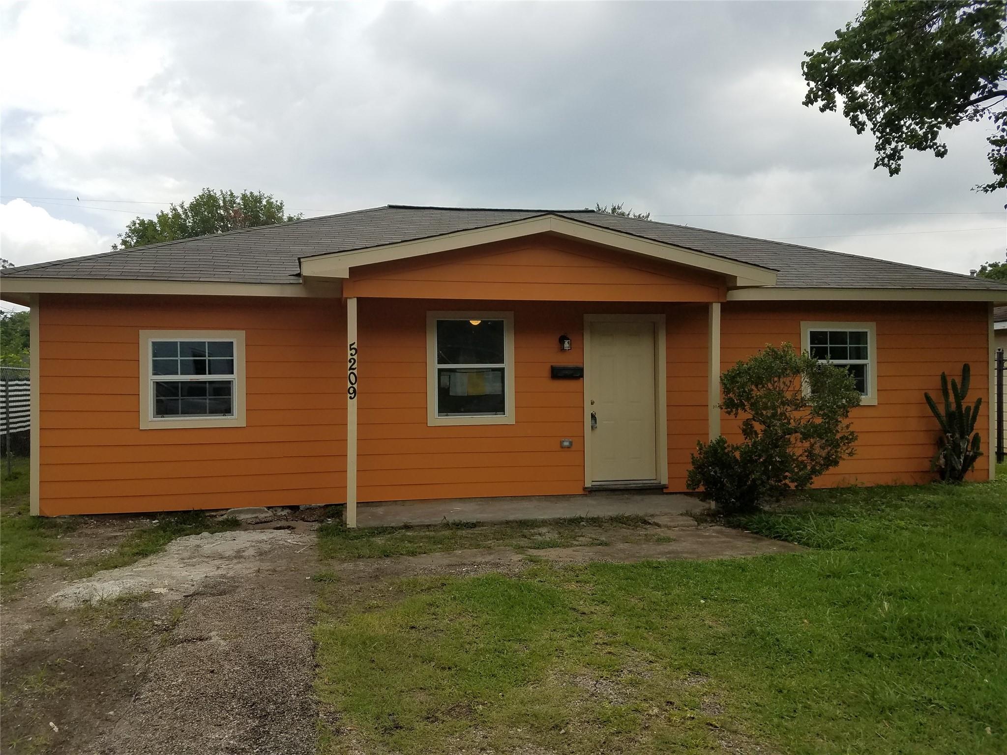 5209 Tarawa Road — photo