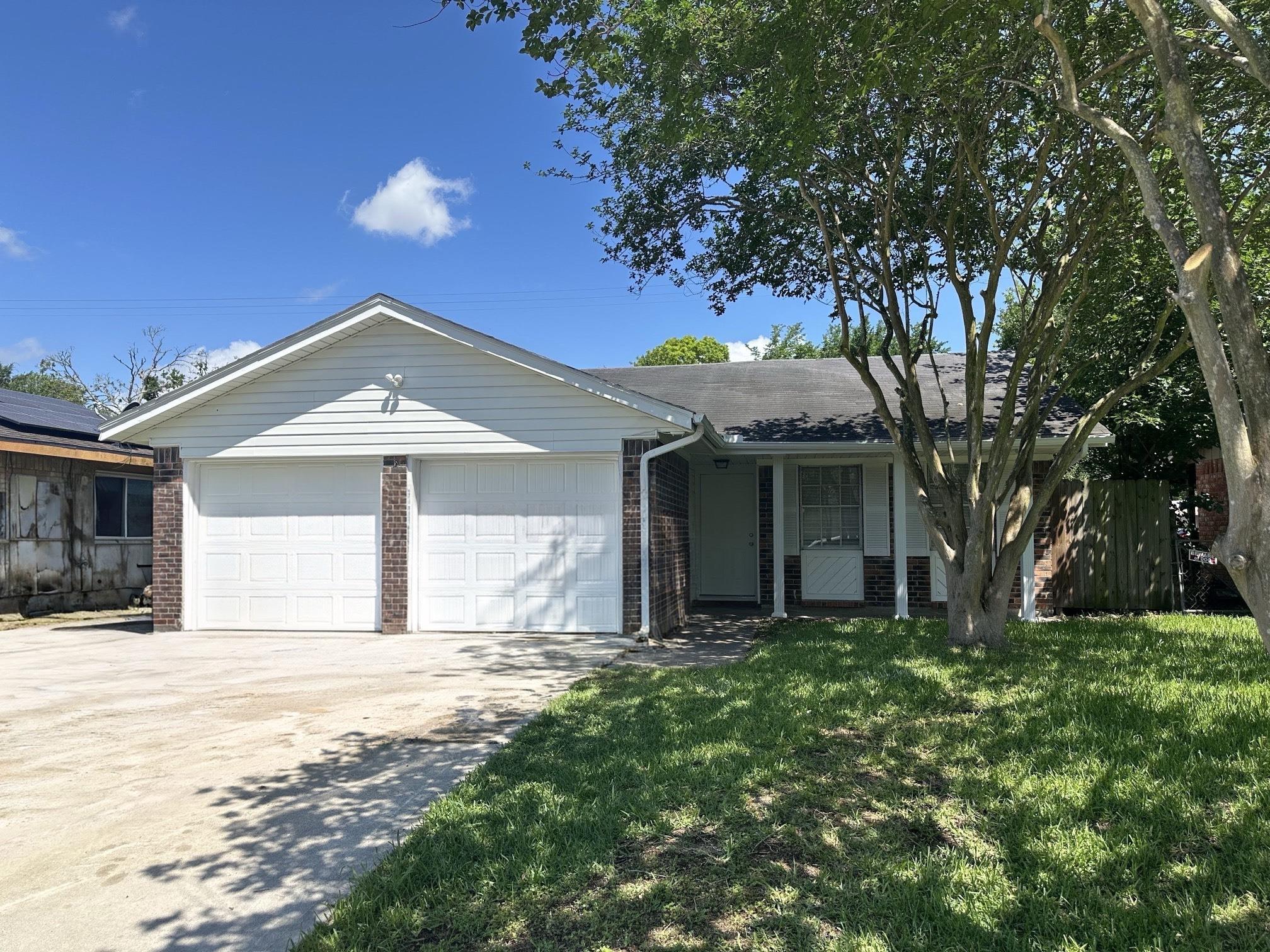 934 Bacliff Drive — photo