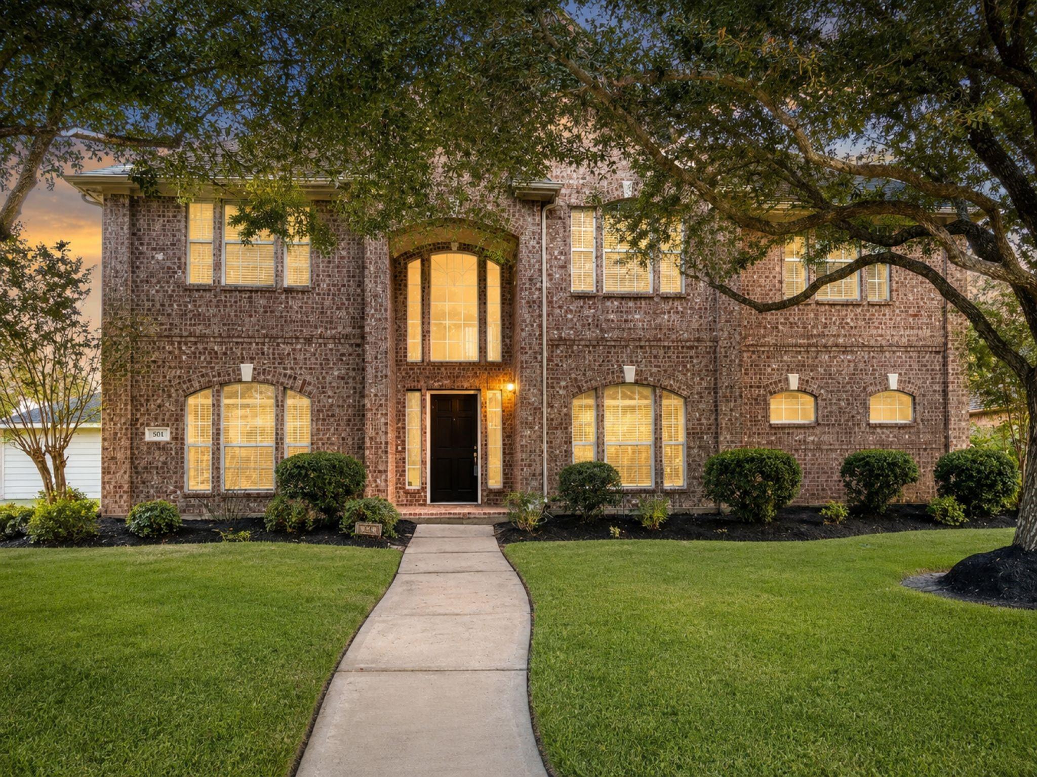 501 Falcon Lake Drive — photo