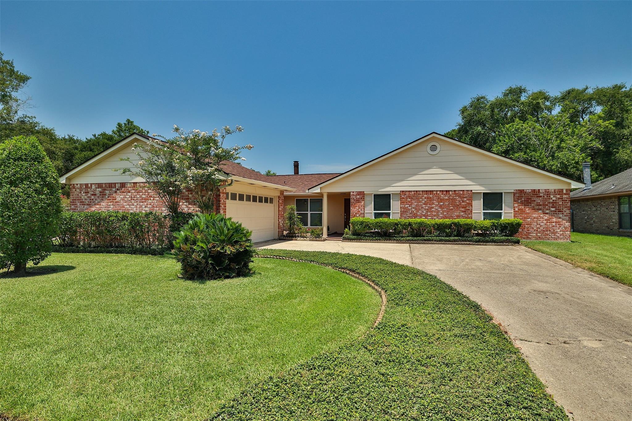 12326 Campos Drive — photo