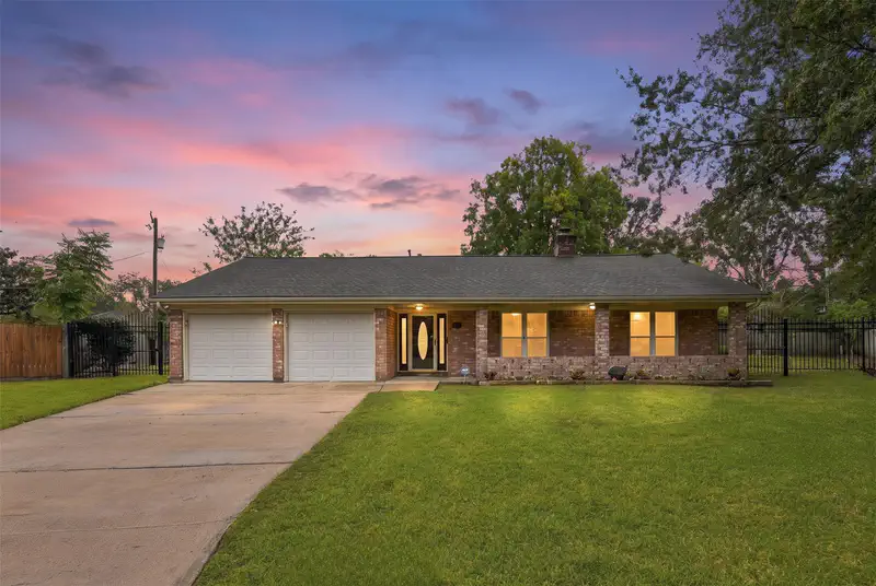 8501 Twelve Oaks Drive — photo