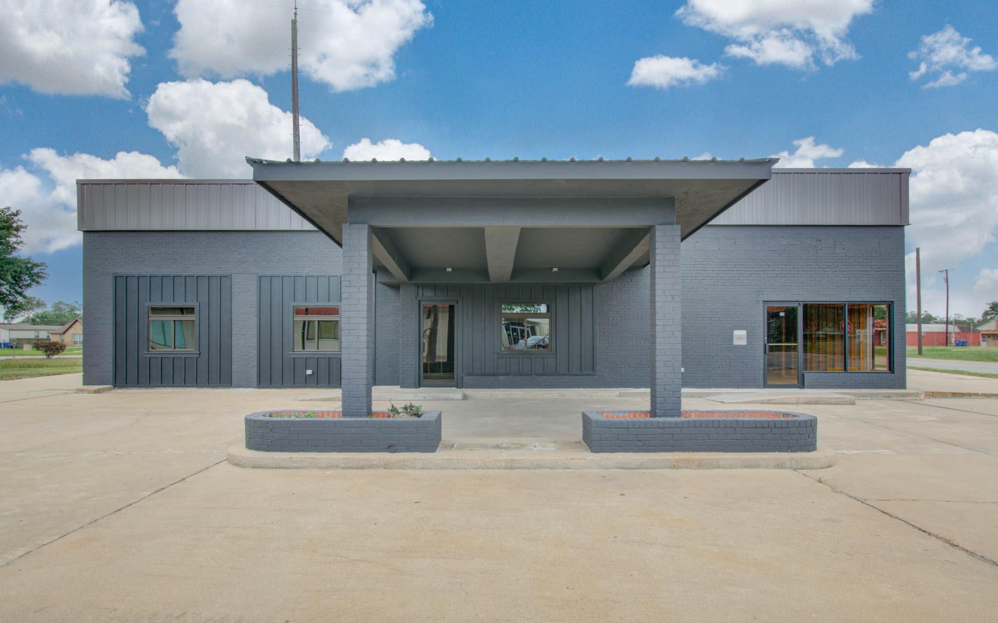 401 E Main Street — photo