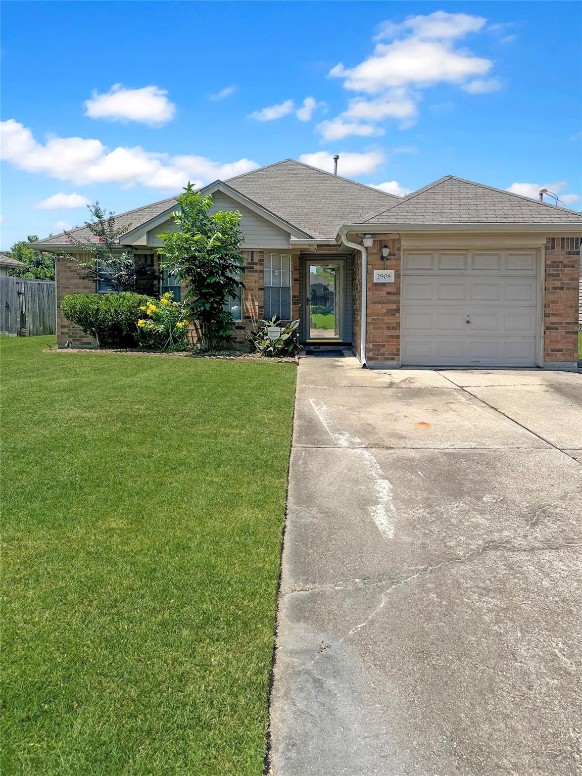 2908 Ashley Street — photo