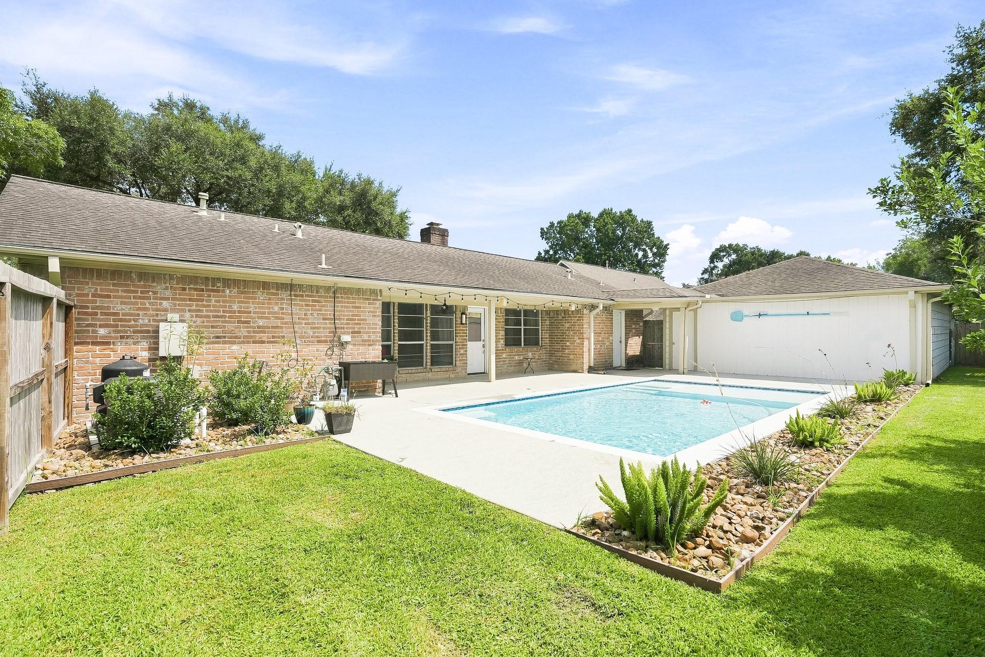 1135 Trowbridge Drive — photo