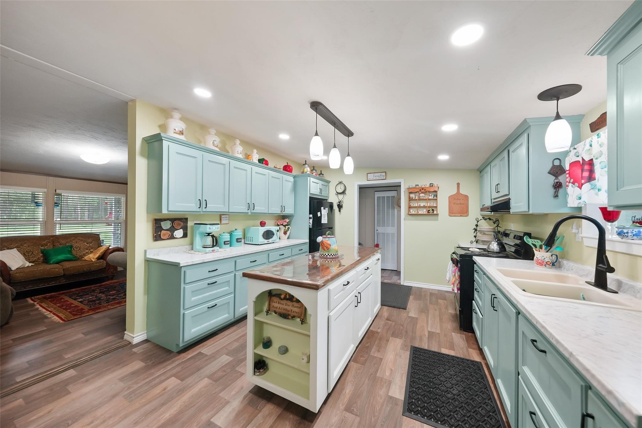 747 Timbergrove — photo