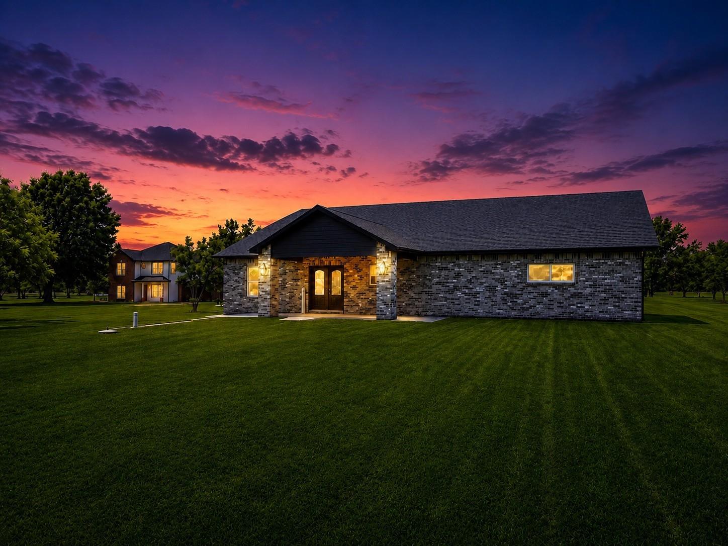 9530 FM 686 — photo